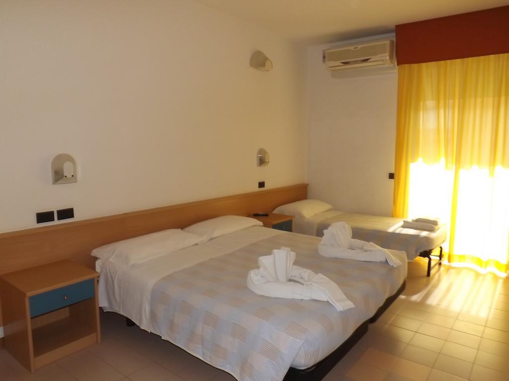 Hotel Villa Claudia Bellaria-Igea Marina Kamer foto