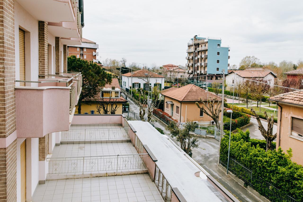 Hotel Villa Claudia Bellaria-Igea Marina Buitenkant foto